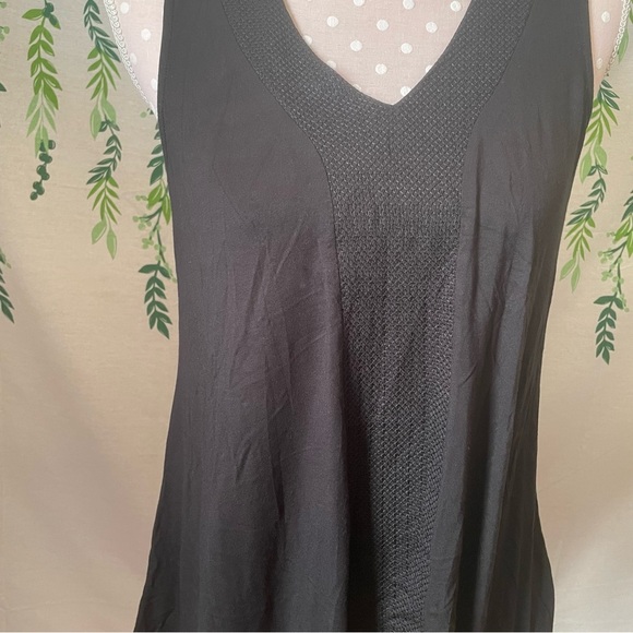 Size M Adrianna Papell Black Flowy Tank Top C2 - Picture 2 of 6